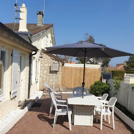 Les Sables - Proche Plage- Couchage 4 Personnes *